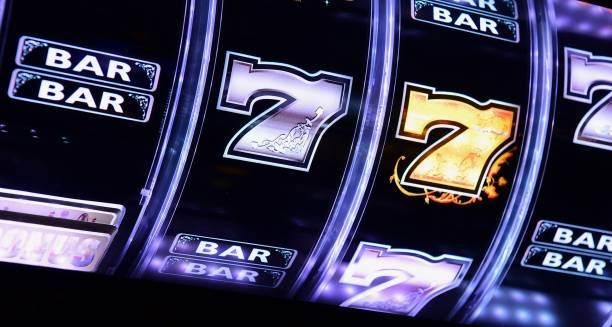 Mobile live dealer table interface on menangbet apk Microgaming guide